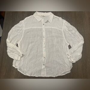 LIKE NEW EE:SOME WHITE LOOSE BUTTON UP LONG SLEEVE TOP - Size Medium SKU:549